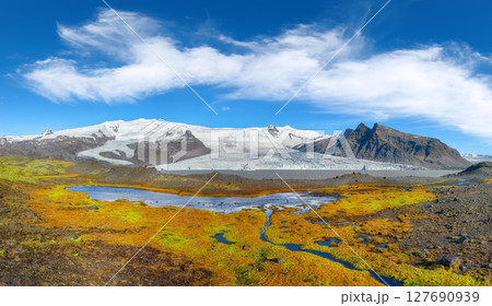 Ramarkable view of Fjallsarlon Glacier Lagoon and colour moss at foreground. Ramarkable view of Fjallsarlon Glacier Lagoon and colour moss at foreground. 127690939