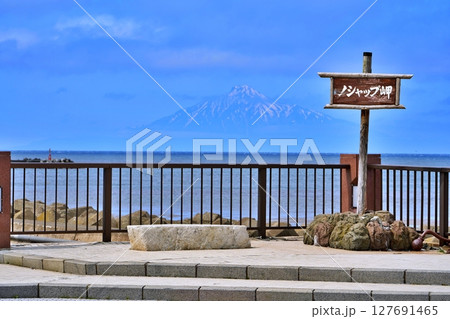 北海道 利尻島を望むノシャップ岬からの風景 北海道 利尻島を望むノシャップ岬からの風景 127691465