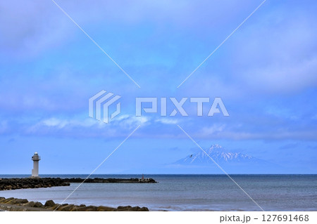 北海道 利尻島を望むノシャップ岬からの風景 127691468