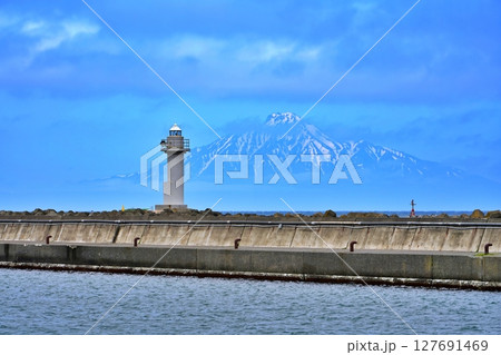 利尻島を望むノシャップ岬の風景 127691469