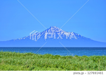 北海道 オロロンラインから望む利尻島 北海道 オロロンラインから望む利尻島 127691481