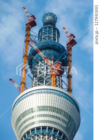 東京　墨田区　建設中の東京スカイツリータウン　2010年12月 127691691