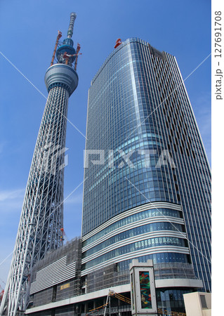 東京　墨田区　建設中の東京スカイツリータウン　2011年03月 127691708