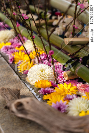 下谷神社の花手水 3月 127691807
