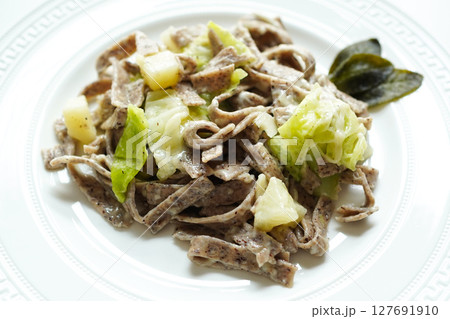 イタリア産そば粉のパスタ、ピッツォッケリ(じゃがいも、キャベツ、チーズ入り) イタリア産そば粉のパスタ、ピッツォッケリ(じゃがいも、キャベツ、チーズ入り) 127691910