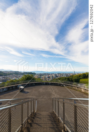 大分市美術館の展望台昼景（大分県大分市） 127692042
