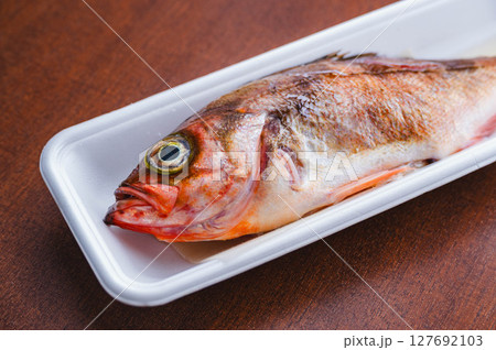 内臓と鱗を取ったメバル 焼き魚用 内臓と鱗を取ったメバル 焼き魚用 127692103