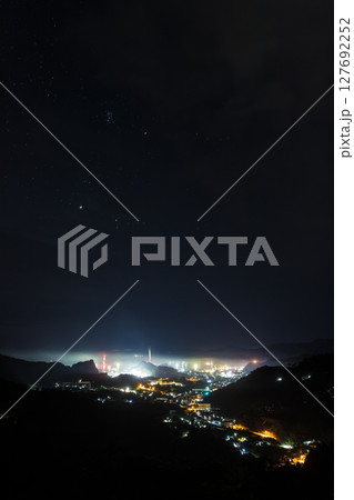 工場夜景と星空（大分県津久見市） 127692252
