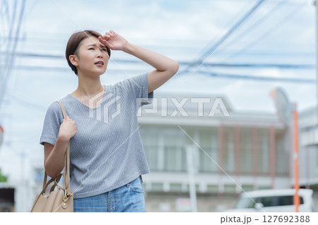 めまいがする女性 127692388