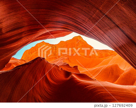 アンテロープキャニオンの美しいグラデーション 127692409