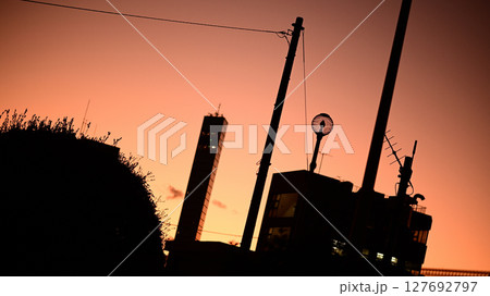 夕焼けの風景 127692797