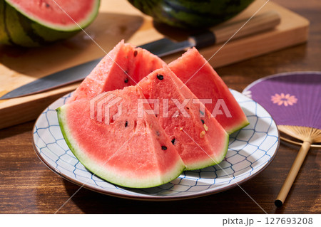 切り分けたスイカ 127693208