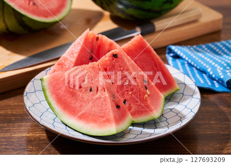 切り分けたスイカ 127693209