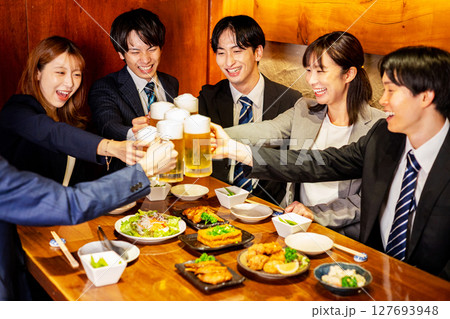 居酒屋で飲み会 居酒屋で飲み会 127693948