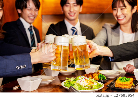 居酒屋で飲み会 居酒屋で飲み会 127693954