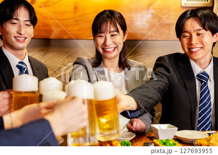 居酒屋で飲み会 居酒屋で飲み会 127693955