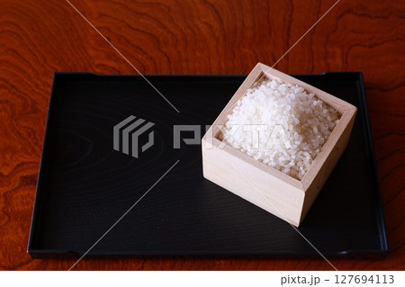 升に入ったお米 升に入ったお米 127694113