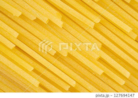 スパゲッティパスタの乾麺のクローズアップ 127694147