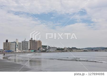 トンボロの日の片瀬東浜海岸 127694898