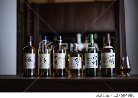 ウイスキー ウイスキーイメージ Bar ジャパニーズウイスキー シングルモルト 日本 酒 蒸留酒 ウイスキー ウイスキーイメージ Bar ジャパニーズウイスキー シングルモルト 日本 酒 蒸留酒 127694986