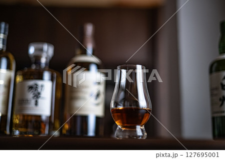 ウイスキー ウイスキーイメージ Bar ジャパニーズウイスキー シングルモルト 日本 酒 蒸留酒 ウイスキー ウイスキーイメージ Bar ジャパニーズウイスキー シングルモルト 日本 酒 蒸留酒 127695001
