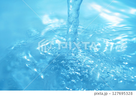 水・水飛沫・水面・水柱・泡・波紋 水・水飛沫・水面・水柱・泡・波紋 127695328