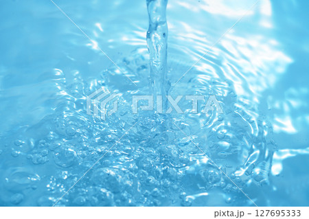 水・水飛沫・水面・水柱・泡・波紋 水・水飛沫・水面・水柱・泡・波紋 127695333