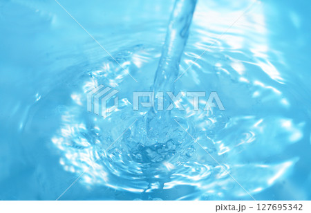 水・水飛沫・水面・水柱・泡・波紋 127695342