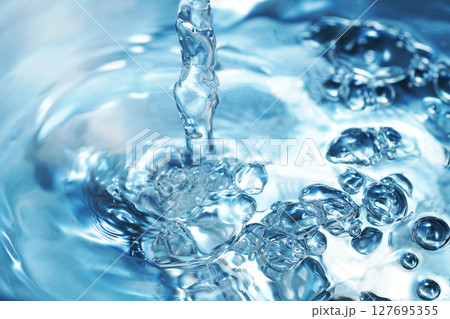 水・水飛沫・水面・水柱・泡・波紋 水・水飛沫・水面・水柱・泡・波紋 127695355