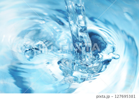 水・水飛沫・水面・水柱・泡・波紋 127695381