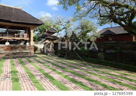 バリ島　ウブド　バトゥアン寺院 127695399