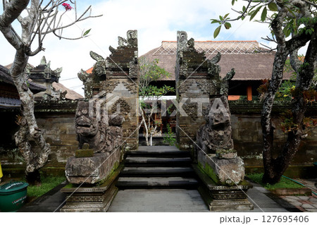 バリ島　ウブド　バトゥアン寺院 127695406