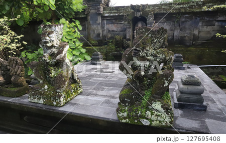 バリ島　ウブド　バトゥアン寺院 127695408
