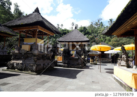 バリ島 ウブド ティルタ ウンプル寺院 バリ島 ウブド ティルタ ウンプル寺院 127695679