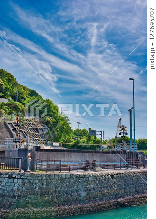 手結港可動橋が跳ね上がった後の港 手結港可動橋が跳ね上がった後の港 127695707