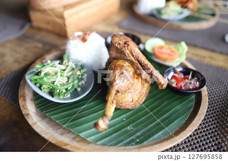 バリ島　ウブド　テガラランライステラス　マンゴースムージー　べベック ブンギル 127695858