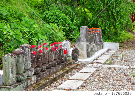 医王寺　参道に並ぶお地蔵様　鹿沼市北半田 127696029