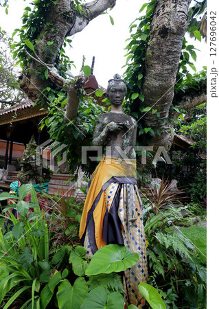 バリ島　ウブド王宮 127696042