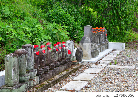 医王寺　参道に並ぶお地蔵様　鹿沼市北半田 127696056