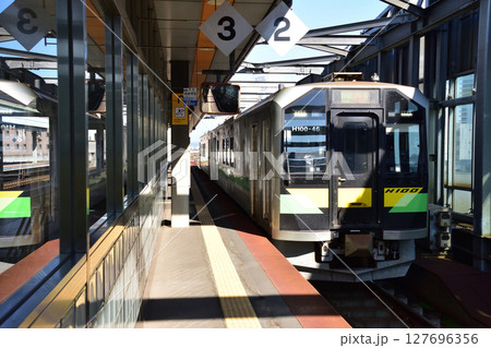 JR北海道、根室本線の帯広駅から池田駅までの普通列車風景(2023年夏) 127696356