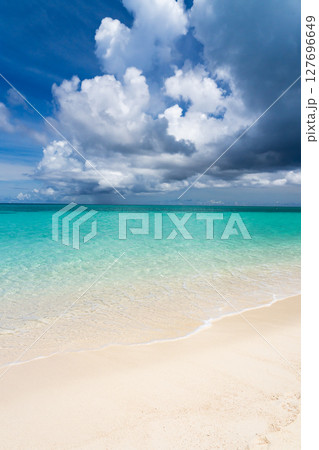 宮古島 美しい宮古ブルーと夏雲 宮古島 美しい宮古ブルーと夏雲 127696649