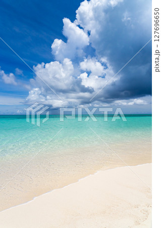 宮古島 美しい宮古ブルーと夏雲 宮古島 美しい宮古ブルーと夏雲 127696650