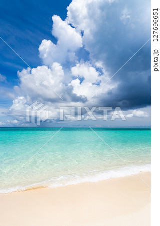 宮古島 美しい宮古ブルーと夏雲 宮古島 美しい宮古ブルーと夏雲 127696651