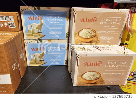 バリ島　スミニャック　ビンタンスーパーマーケット　石鹸 127696739