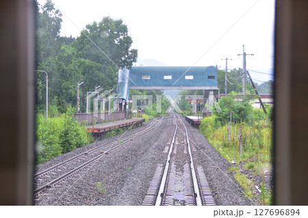 JR北海道、根室本線の新得駅から帯広駅までの普通列車風景(2023年夏) 127696894
