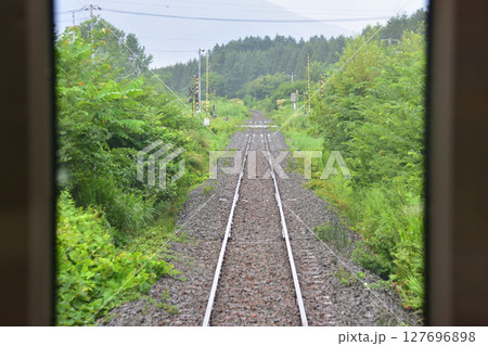 JR北海道、根室本線の新得駅から帯広駅までの普通列車風景(2023年夏) 127696898