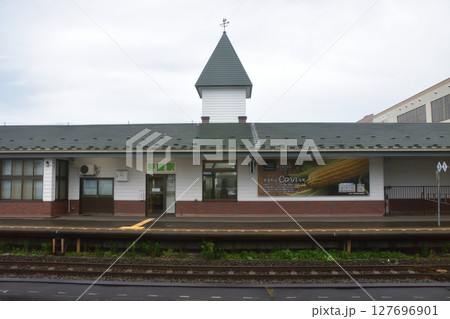 JR北海道、根室本線の新得駅から帯広駅までの普通列車風景(2023年夏) 127696901