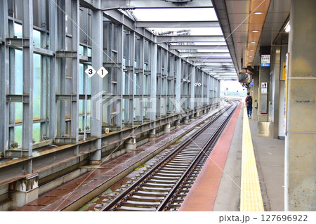JR北海道、根室本線の新得駅から帯広駅までの普通列車風景(2023年夏) JR北海道、根室本線の新得駅から帯広駅までの普通列車風景(2023年夏) 127696922