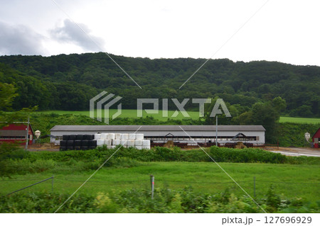 JR北海道、根室本線の新得駅から帯広駅までの普通列車風景(2023年夏) 127696929