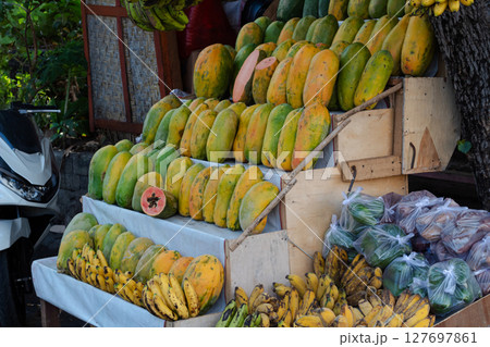 Vibrant Indonesian Fruit Stand- Ripe Papaya and Banana Selection Vibrant Indonesian Fruit Stand- Ripe Papaya and Banana Selection 127697861